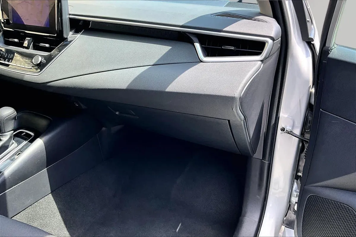 2024 Toyota Corolla LE thumbnail 19