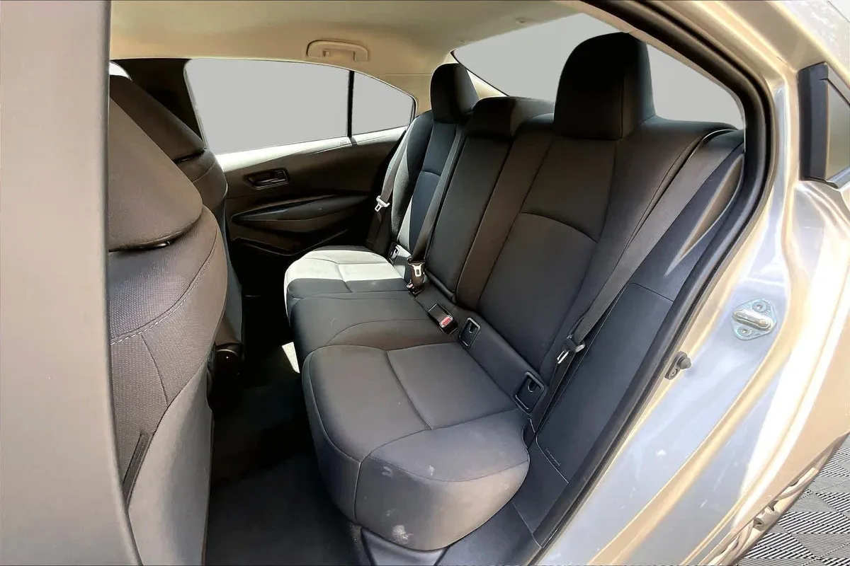 2024 Toyota Corolla LE thumbnail 21