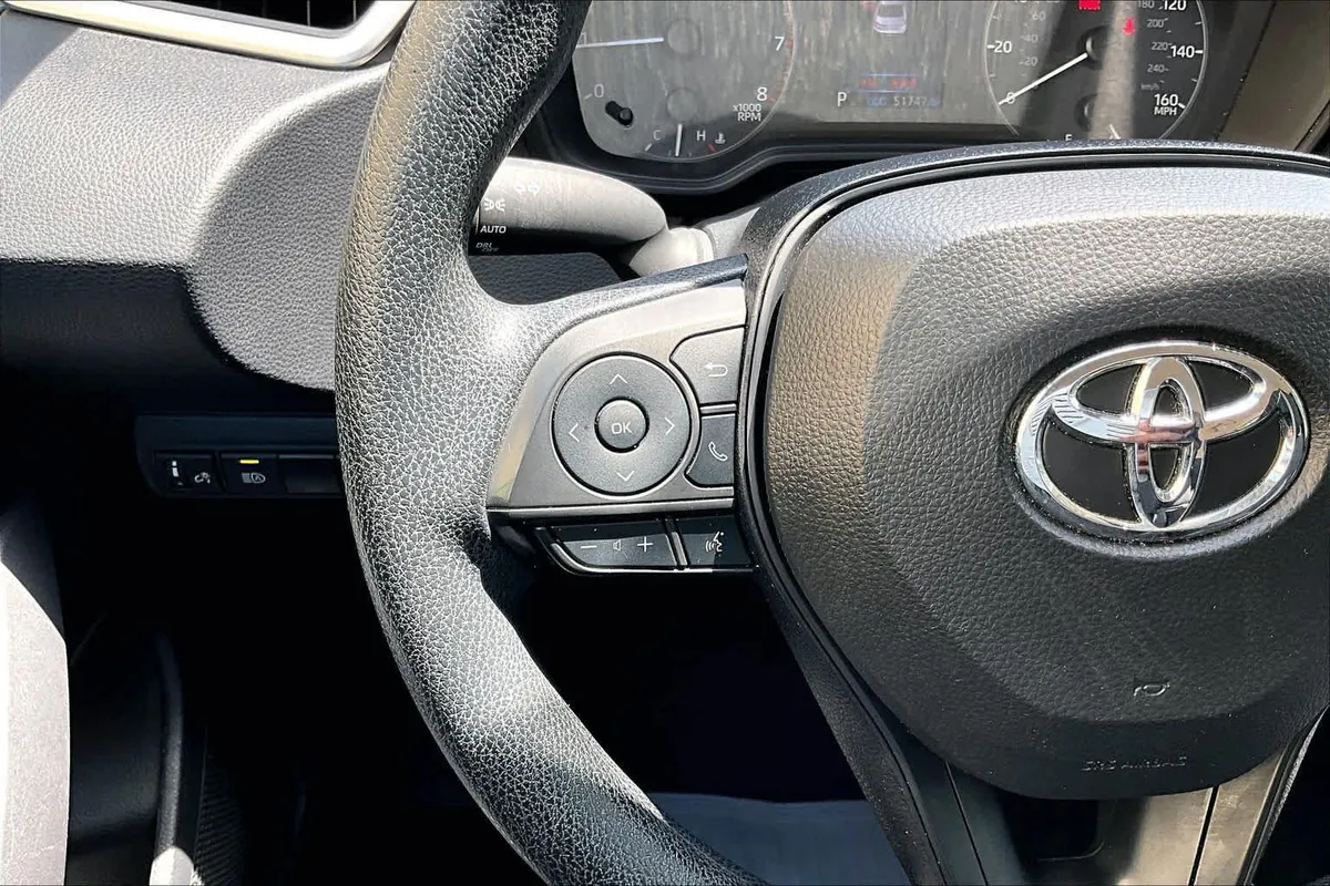 2024 Toyota Corolla LE thumbnail 24