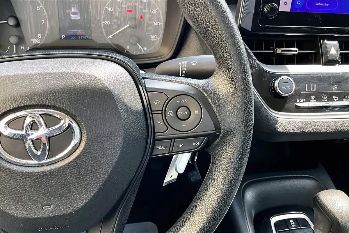 2024 Toyota Corolla LE thumbnail 25