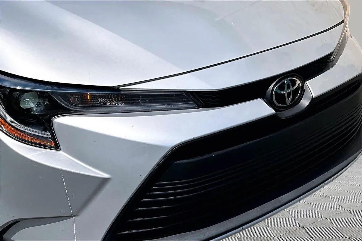 2024 Toyota Corolla LE thumbnail 30