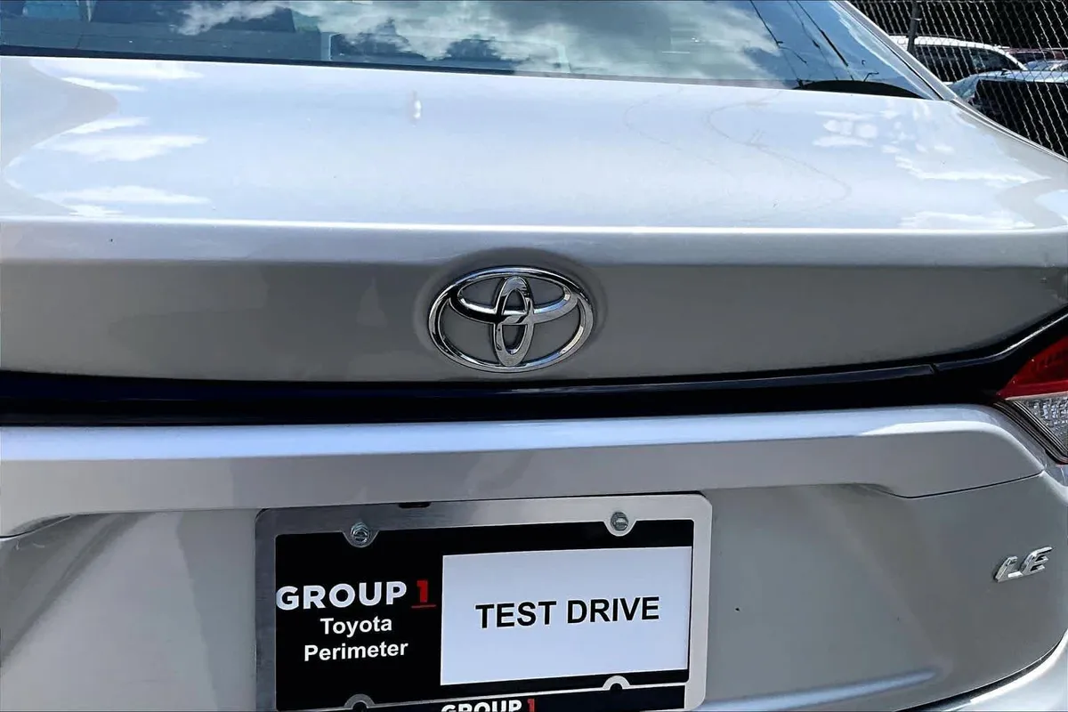 2024 Toyota Corolla LE thumbnail 31