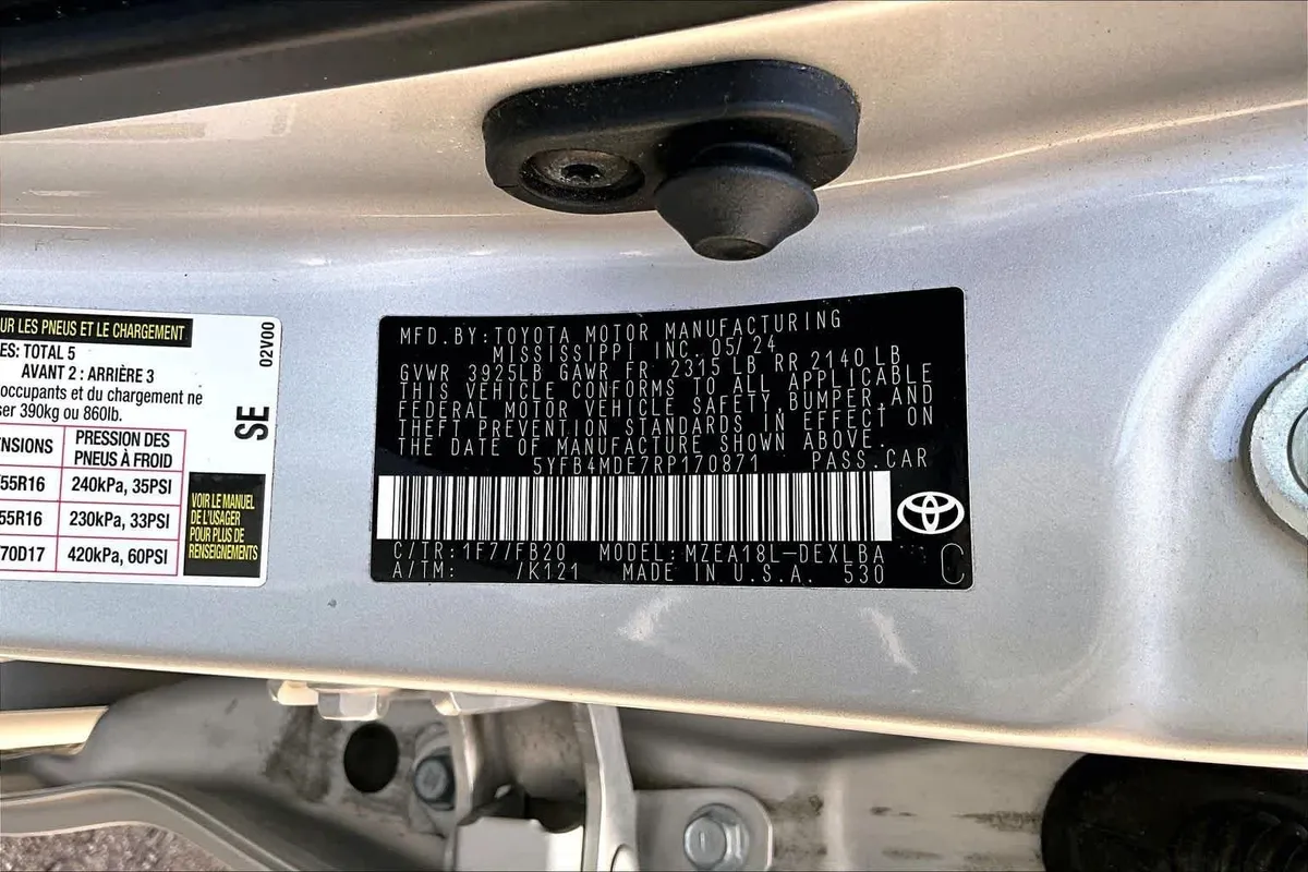 2024 Toyota Corolla LE thumbnail 34