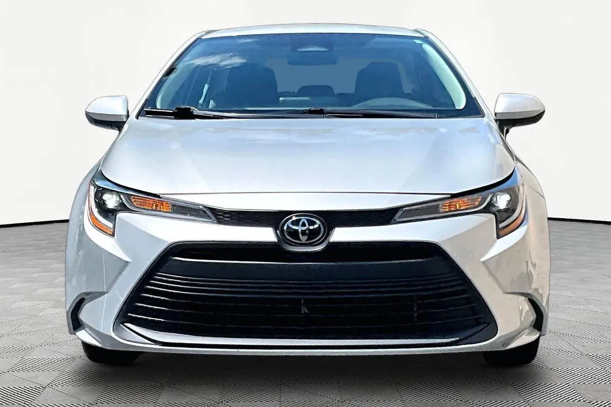 2024 Toyota Corolla LE thumbnail 4