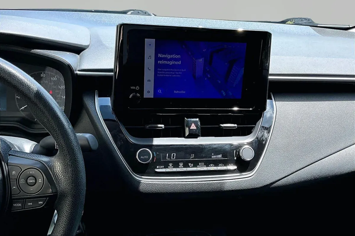 2024 Toyota Corolla LE thumbnail 7