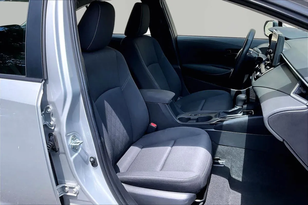 2024 Toyota Corolla LE thumbnail 9