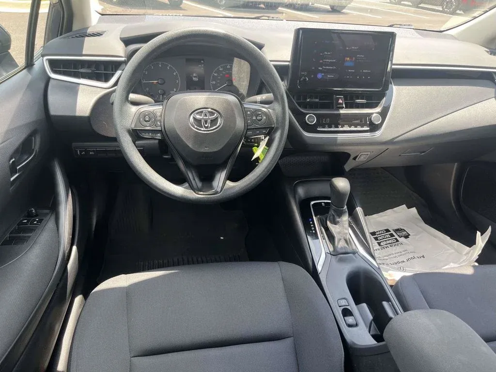 2024 Toyota Corolla LE thumbnail 12