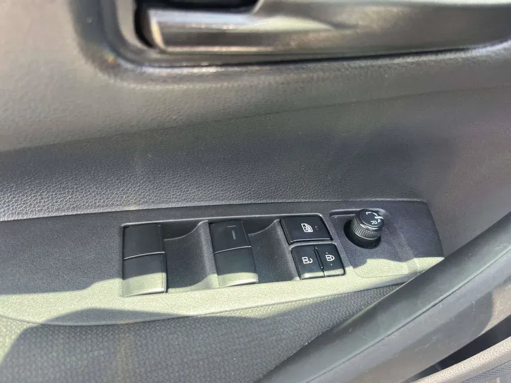 2024 Toyota Corolla LE thumbnail 14