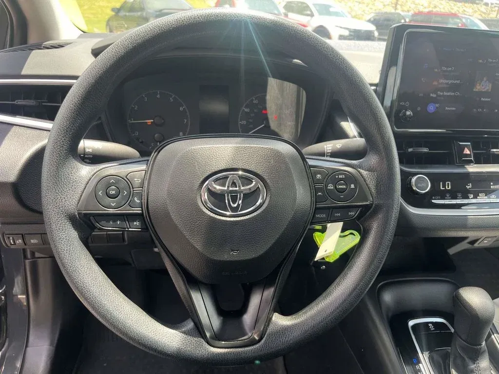 2024 Toyota Corolla LE thumbnail 16