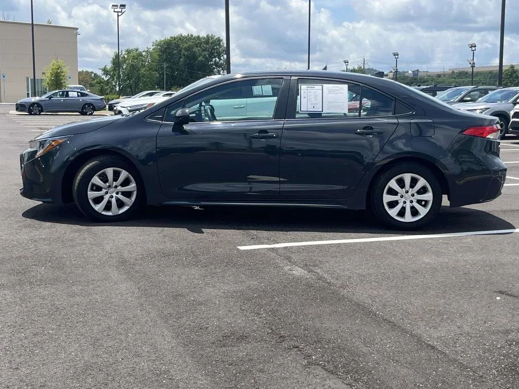2024 Toyota Corolla LE thumbnail 6