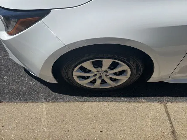 2024 Toyota Corolla LE thumbnail 11