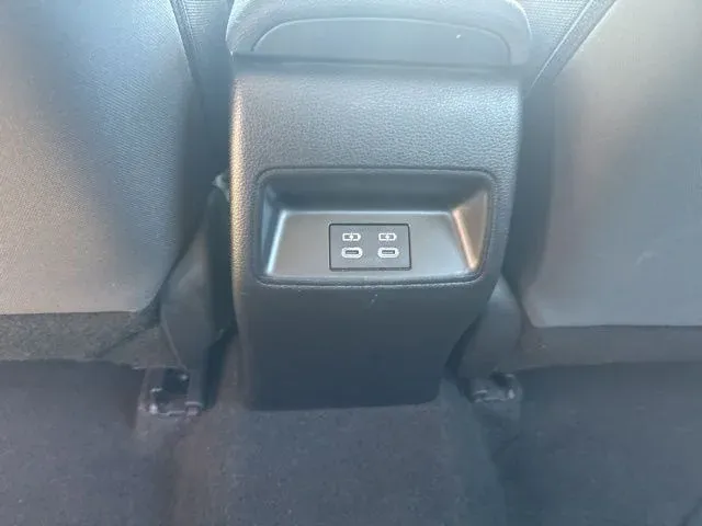 2024 Toyota Corolla LE thumbnail 18