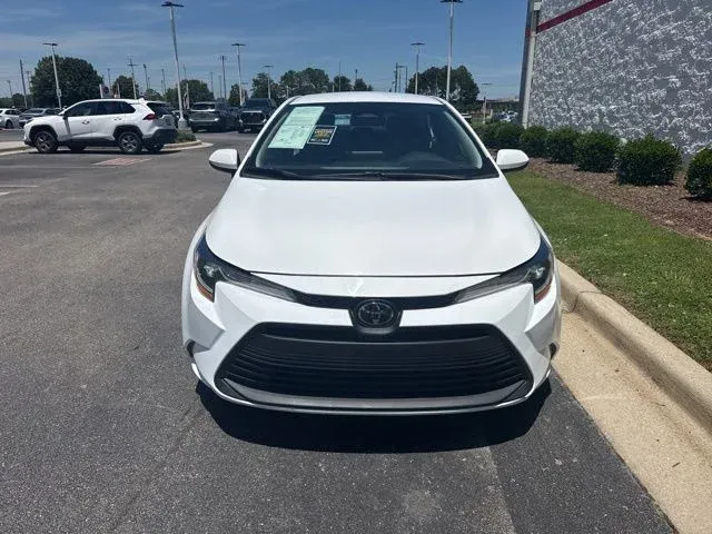 2024 Toyota Corolla LE thumbnail 2