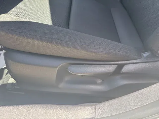 2024 Toyota Corolla LE thumbnail 24