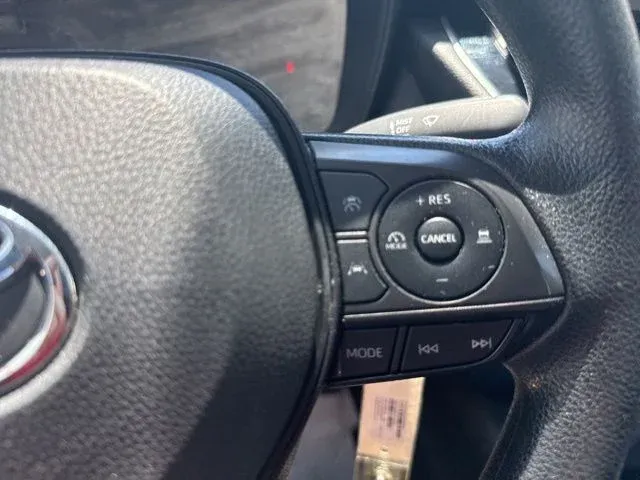 2024 Toyota Corolla LE thumbnail 30