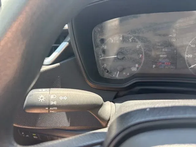 2024 Toyota Corolla LE thumbnail 31