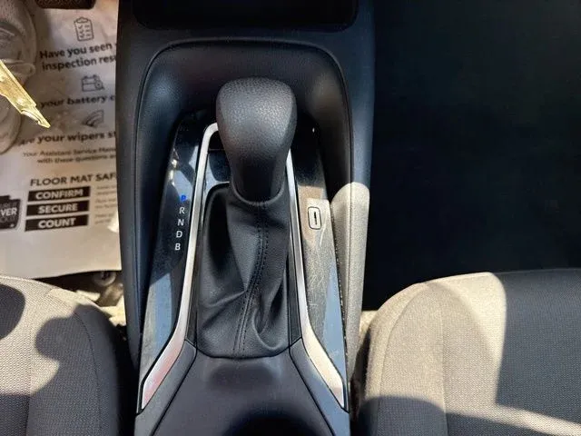 2024 Toyota Corolla LE thumbnail 37