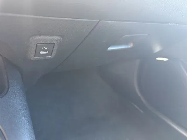 2024 Toyota Corolla LE thumbnail 39