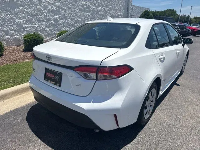 2024 Toyota Corolla LE thumbnail 7