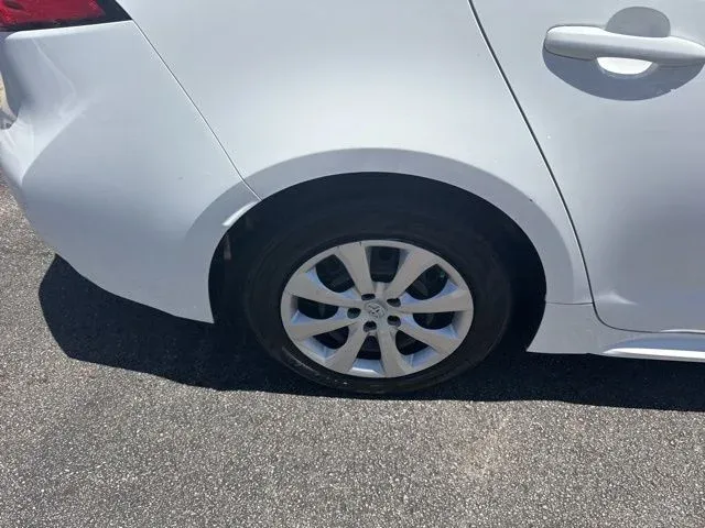2024 Toyota Corolla LE thumbnail 9