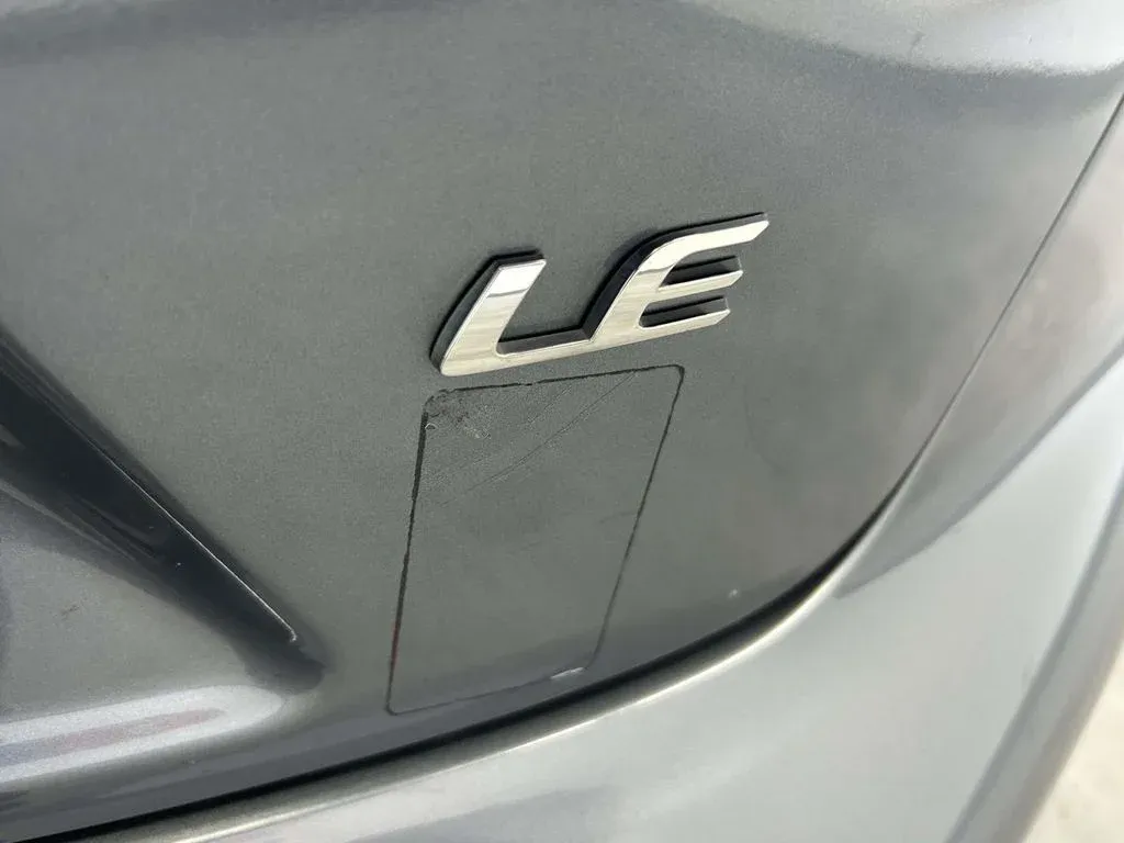 2024 Toyota Corolla LE thumbnail 11