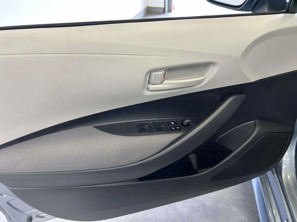 2024 Toyota Corolla LE thumbnail 16