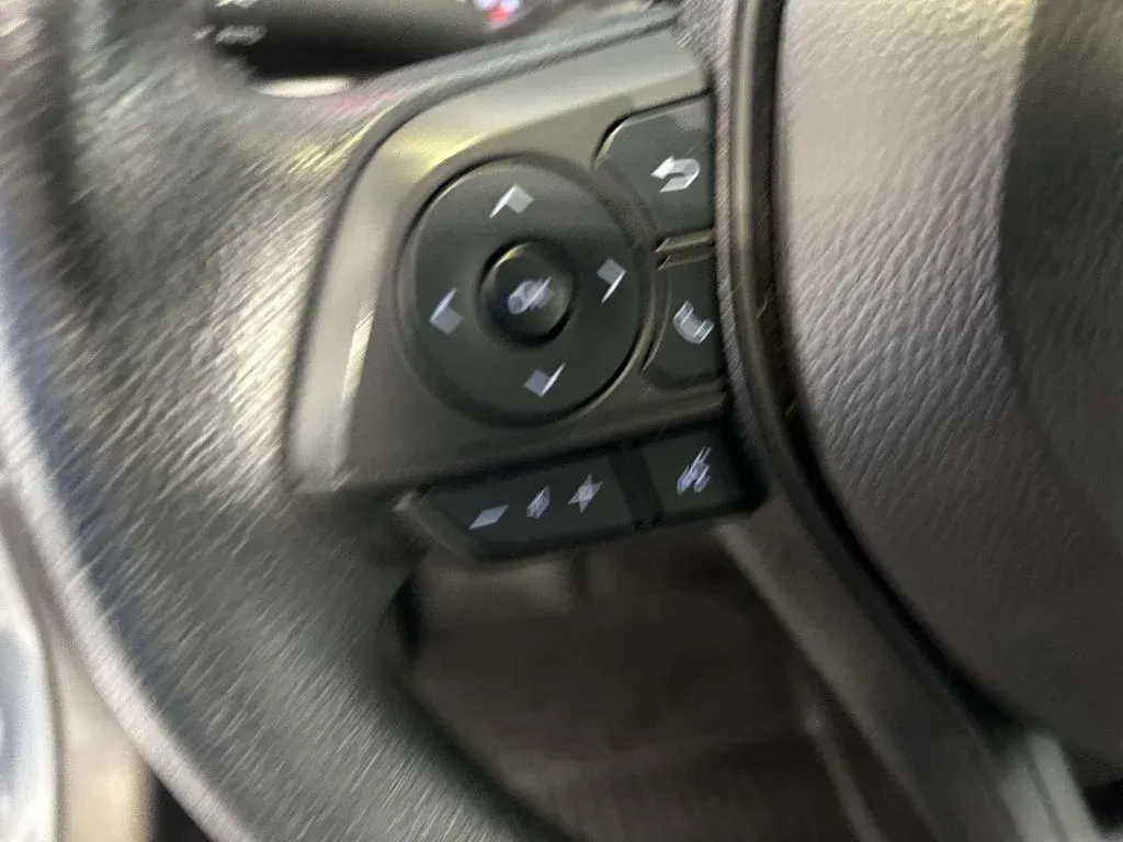 2024 Toyota Corolla LE thumbnail 19