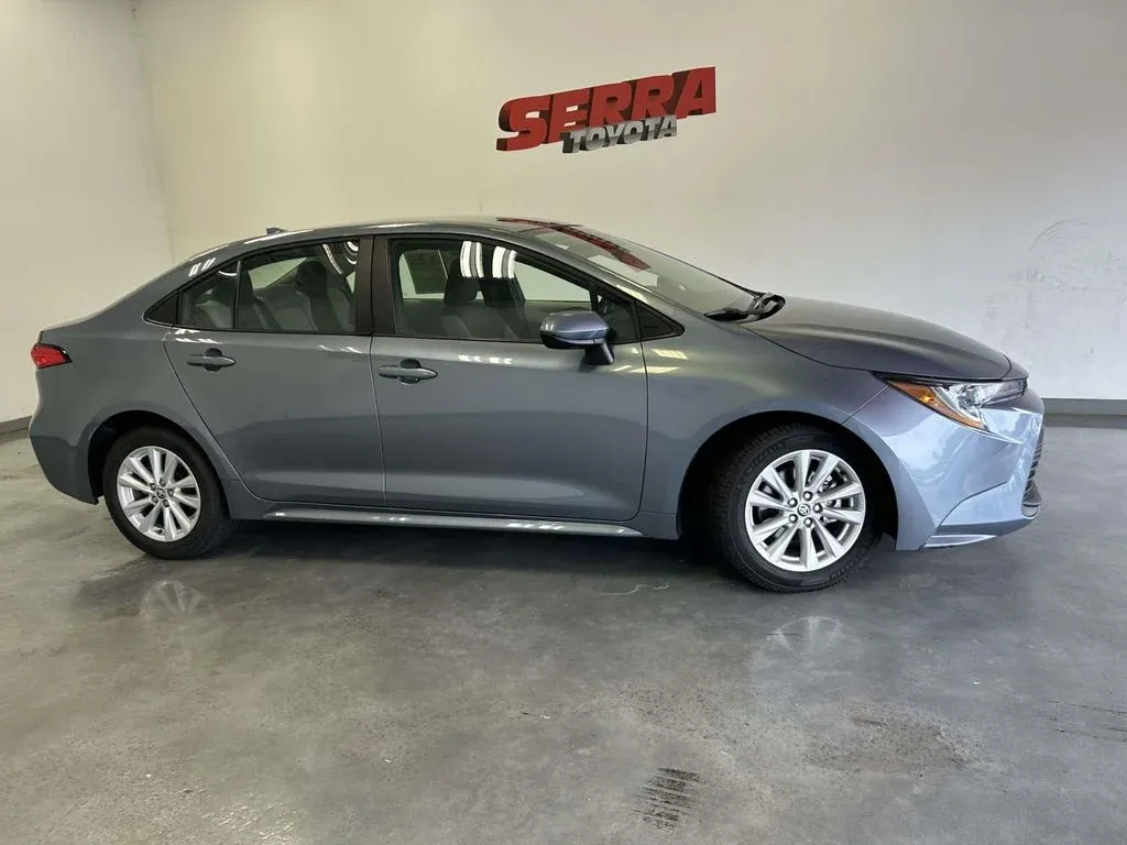 2024 Toyota Corolla LE thumbnail 2
