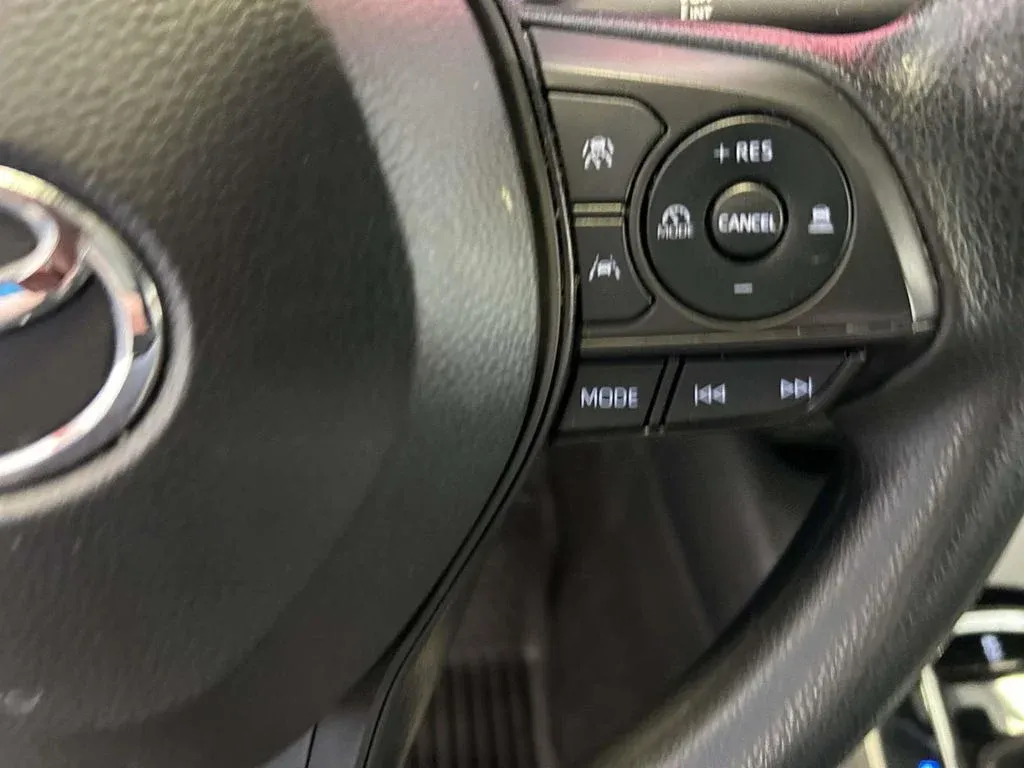 2024 Toyota Corolla LE thumbnail 20