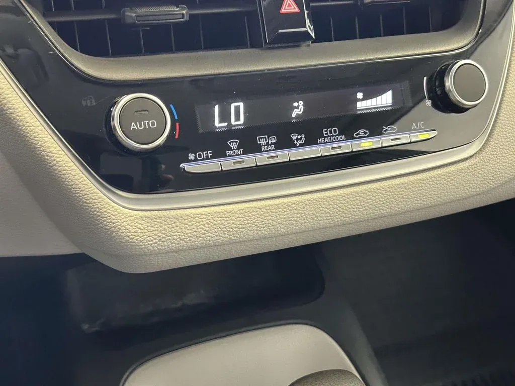 2024 Toyota Corolla LE thumbnail 23