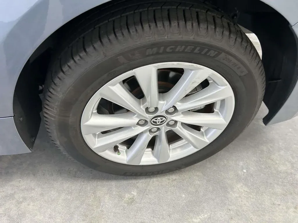 2024 Toyota Corolla LE thumbnail 9