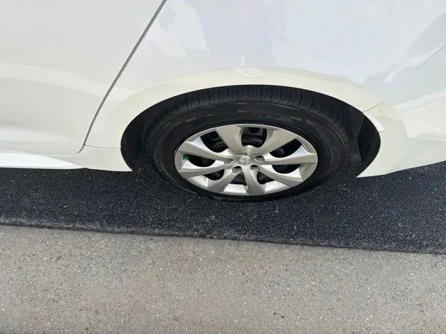 2024 Toyota Corolla LE thumbnail 12