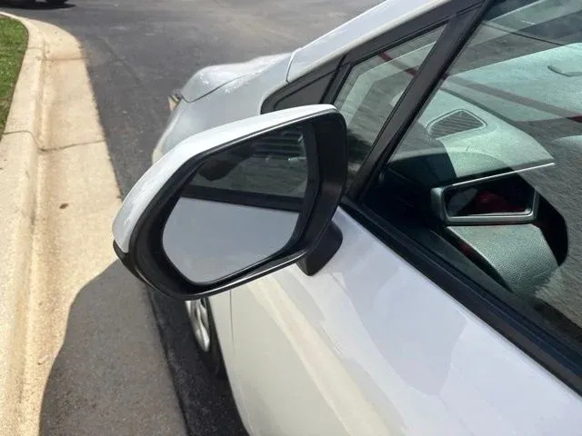 2024 Toyota Corolla LE thumbnail 18