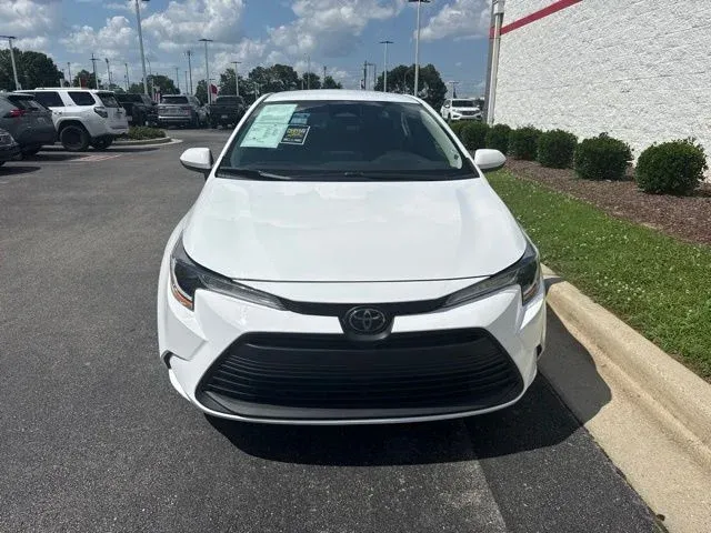 2024 Toyota Corolla LE thumbnail 2
