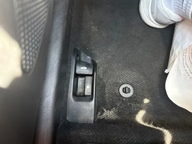 2024 Toyota Corolla LE thumbnail 22