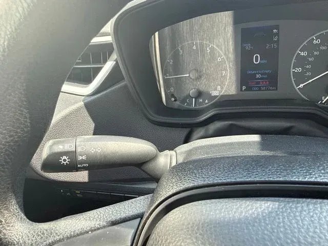 2024 Toyota Corolla LE thumbnail 26