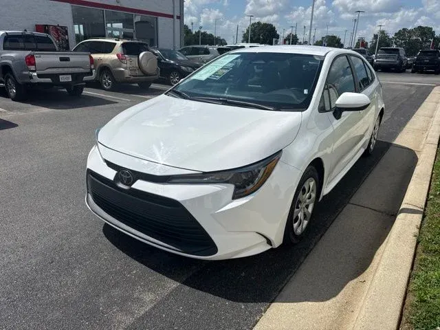 2024 Toyota Corolla LE thumbnail 3