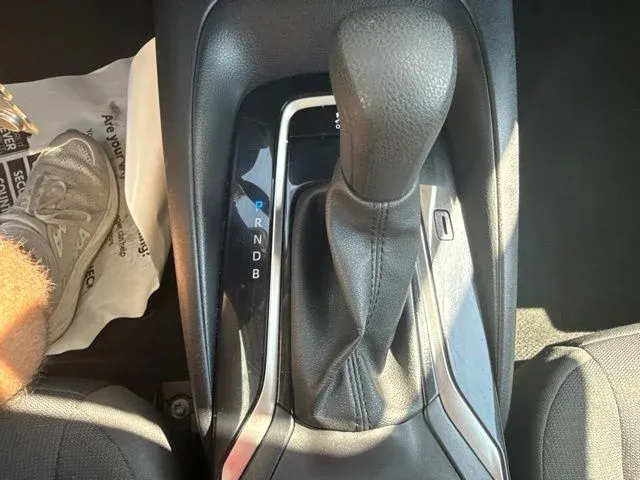 2024 Toyota Corolla LE thumbnail 30