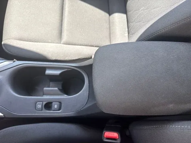 2024 Toyota Corolla LE thumbnail 31