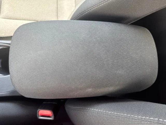 2024 Toyota Corolla LE thumbnail 32