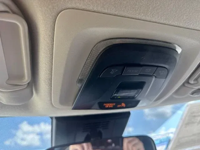 2024 Toyota Corolla LE thumbnail 34