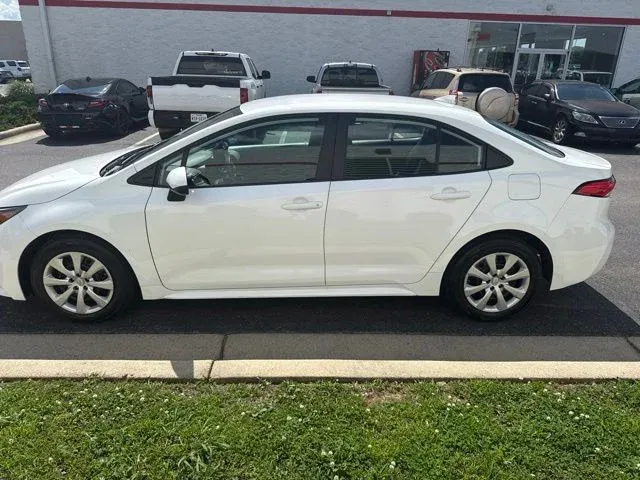 2024 Toyota Corolla LE thumbnail 4