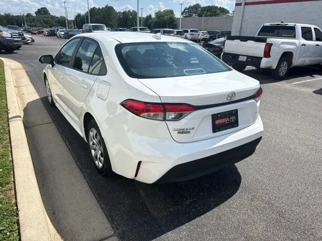 2024 Toyota Corolla LE thumbnail 5