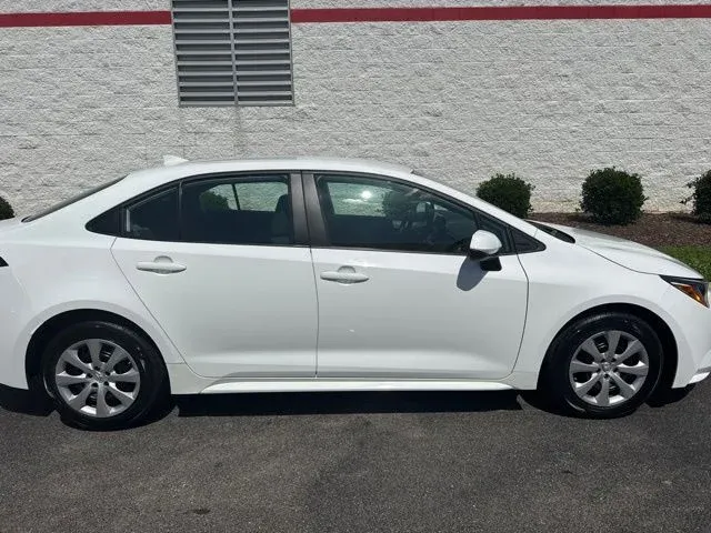 2024 Toyota Corolla LE thumbnail 8