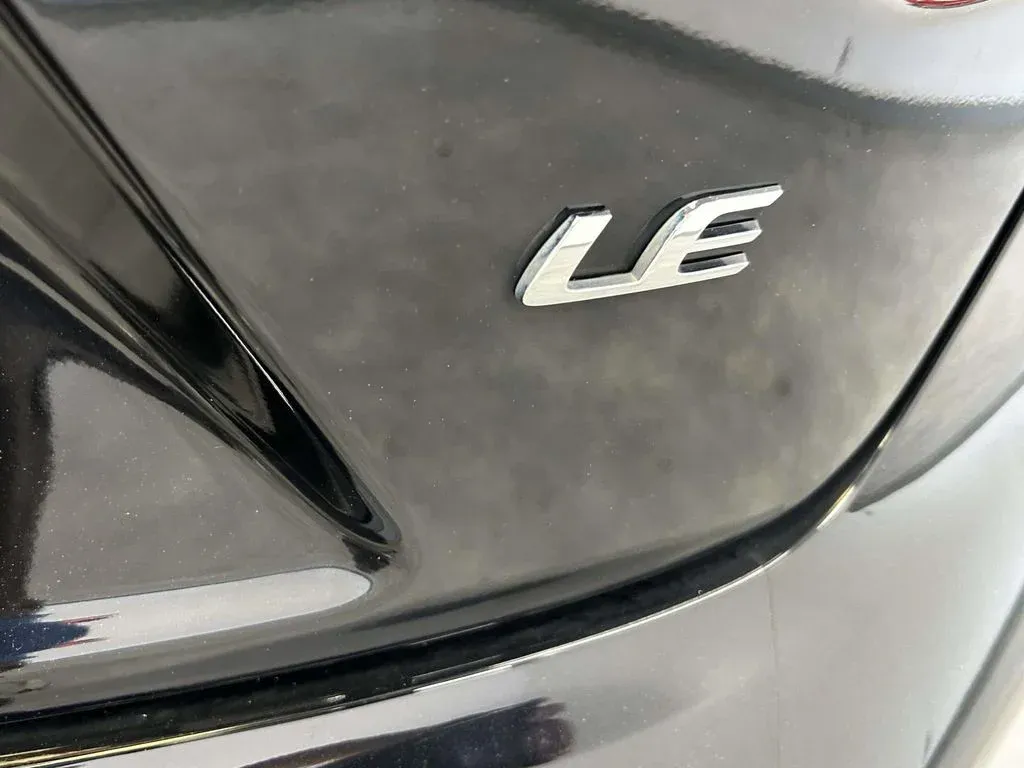 2024 Toyota Corolla LE thumbnail 10
