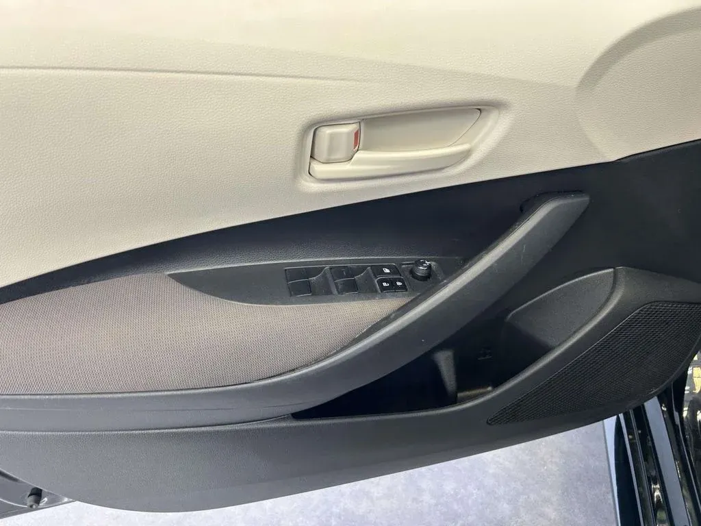 2024 Toyota Corolla LE thumbnail 16