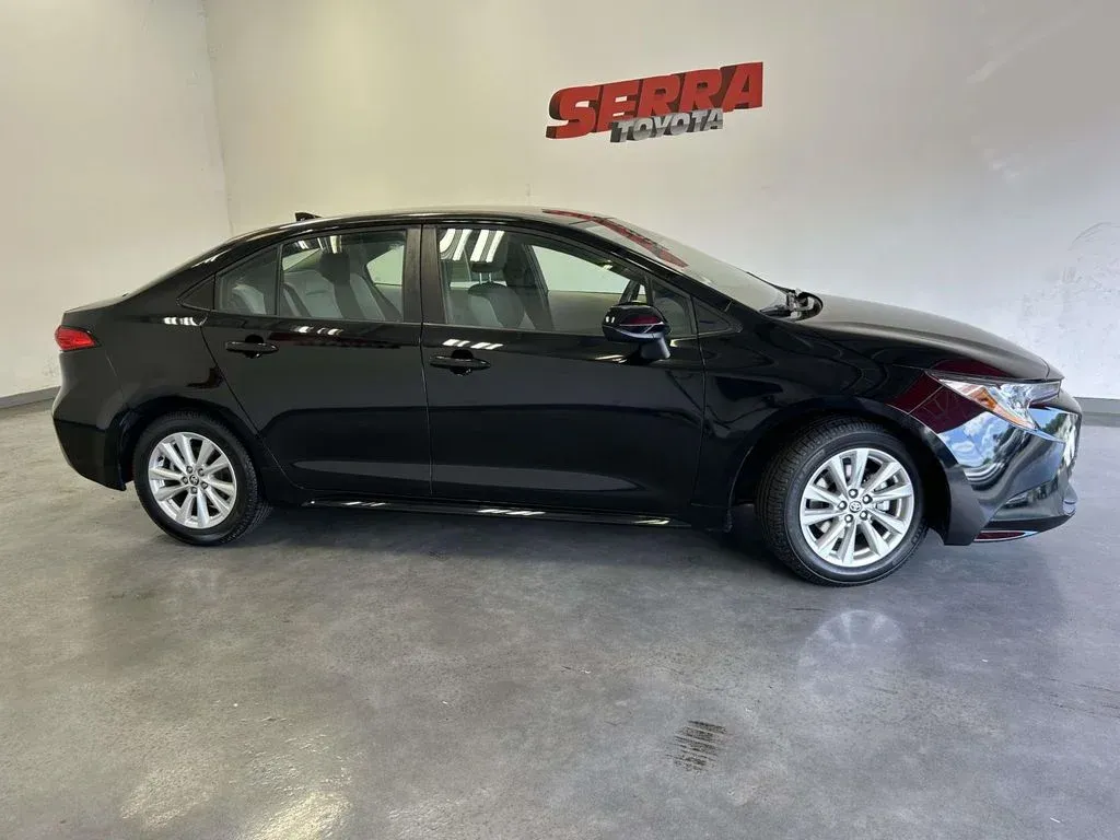 2024 Toyota Corolla LE thumbnail 2