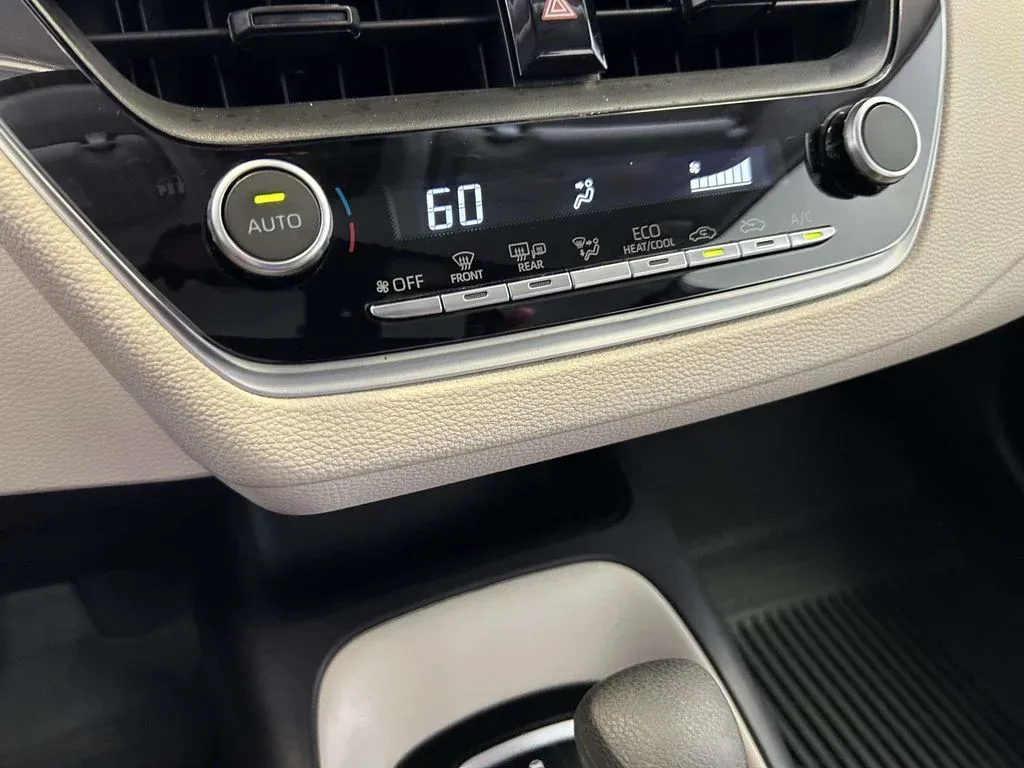2024 Toyota Corolla LE thumbnail 21