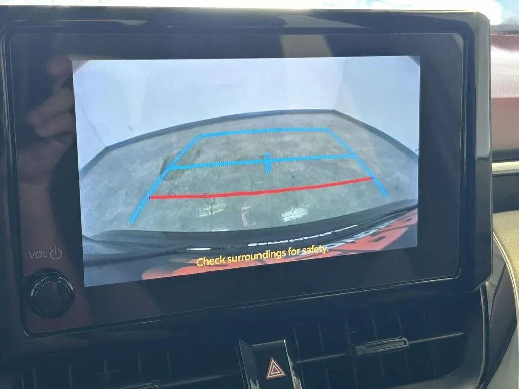 2024 Toyota Corolla LE thumbnail 23