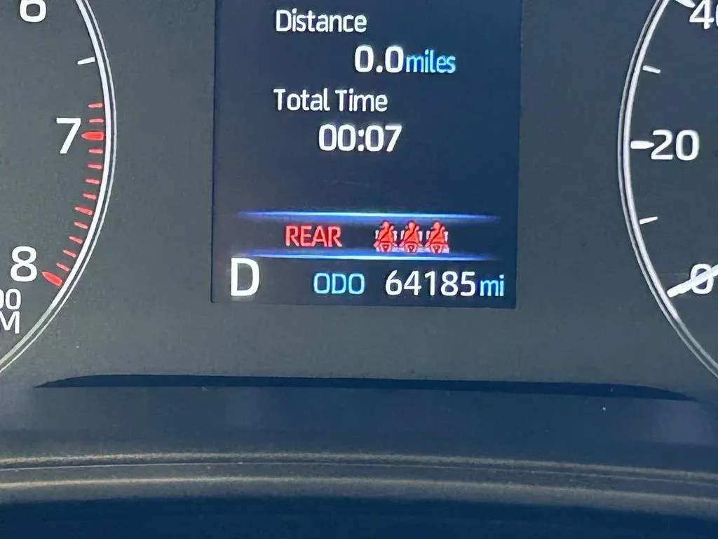 2024 Toyota Corolla LE thumbnail 26